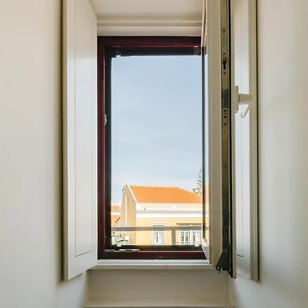 Rent4rest Downtown Tiny דירה *