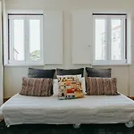 Rent4rest Downtown Tiny リスボン