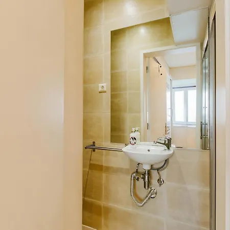 Rent4Rest Lisbon Downtown Tiny Studio Apartments *