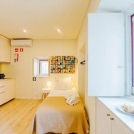 Rent4Rest Lisbon Downtown Tiny Studio Apartments Лиссабон